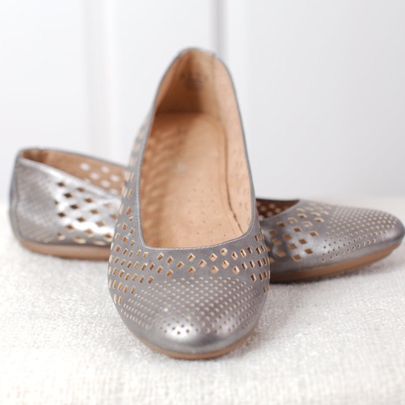 Naturalizer Shoes - Naturalizer like new slip on.